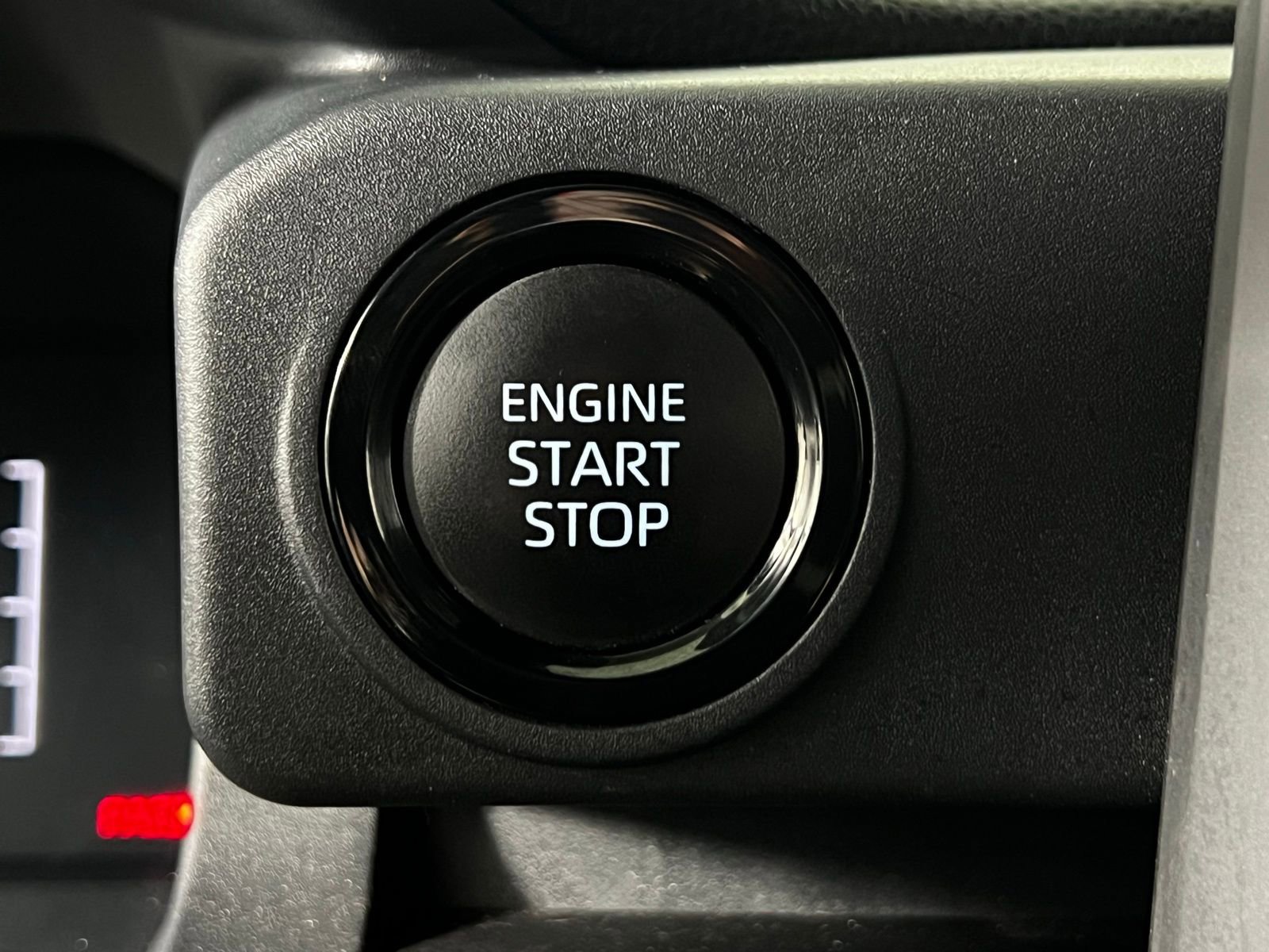 Certified 2025 Toyota Tacoma SR image 19