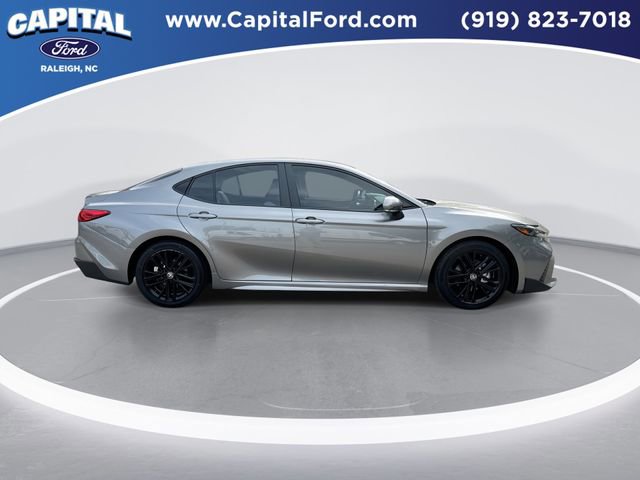 Used 2025 Toyota Camry SE FWD image 9