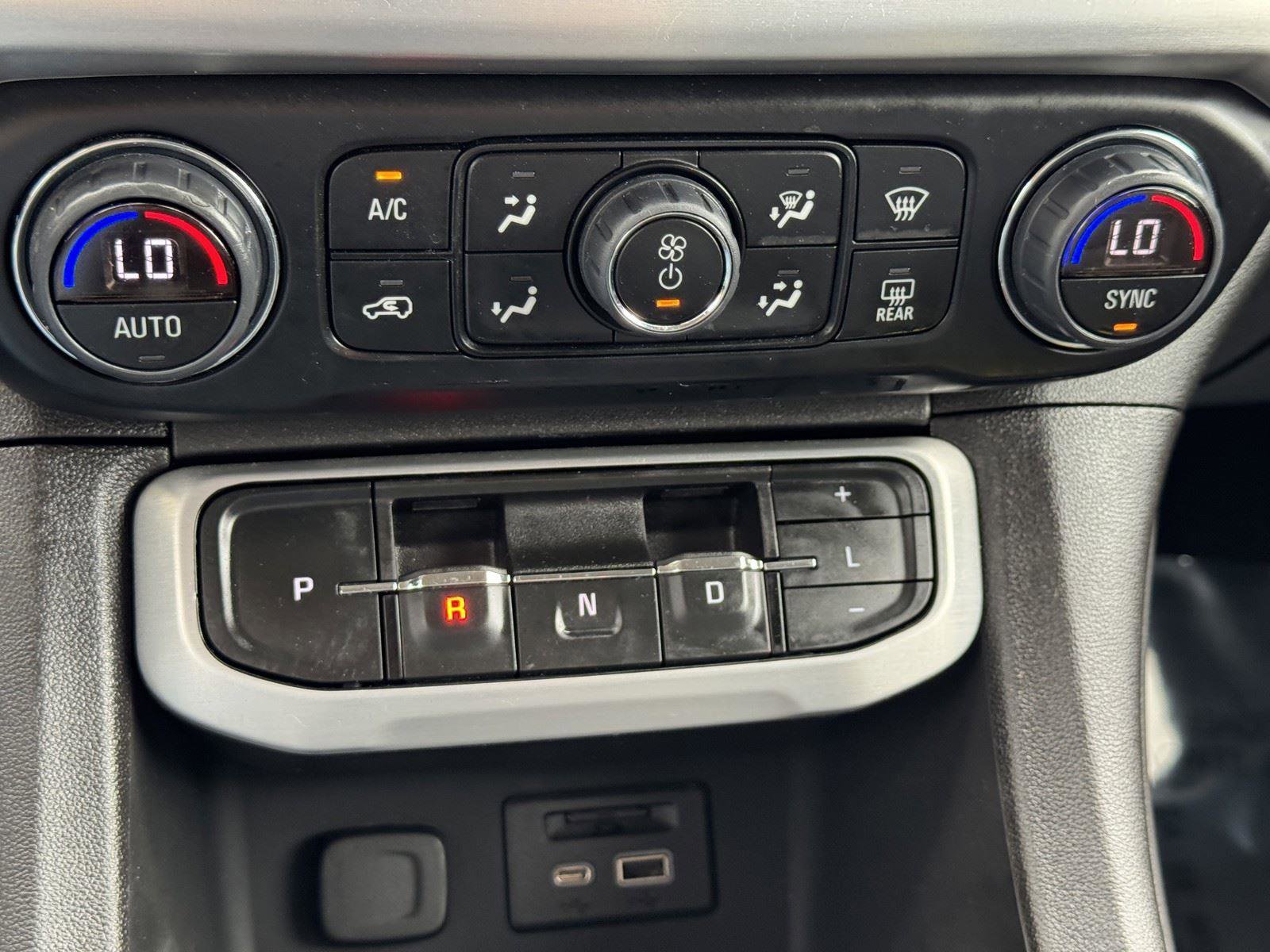Used 2023 GMC Acadia SLT w/ Elevation Edition image 21