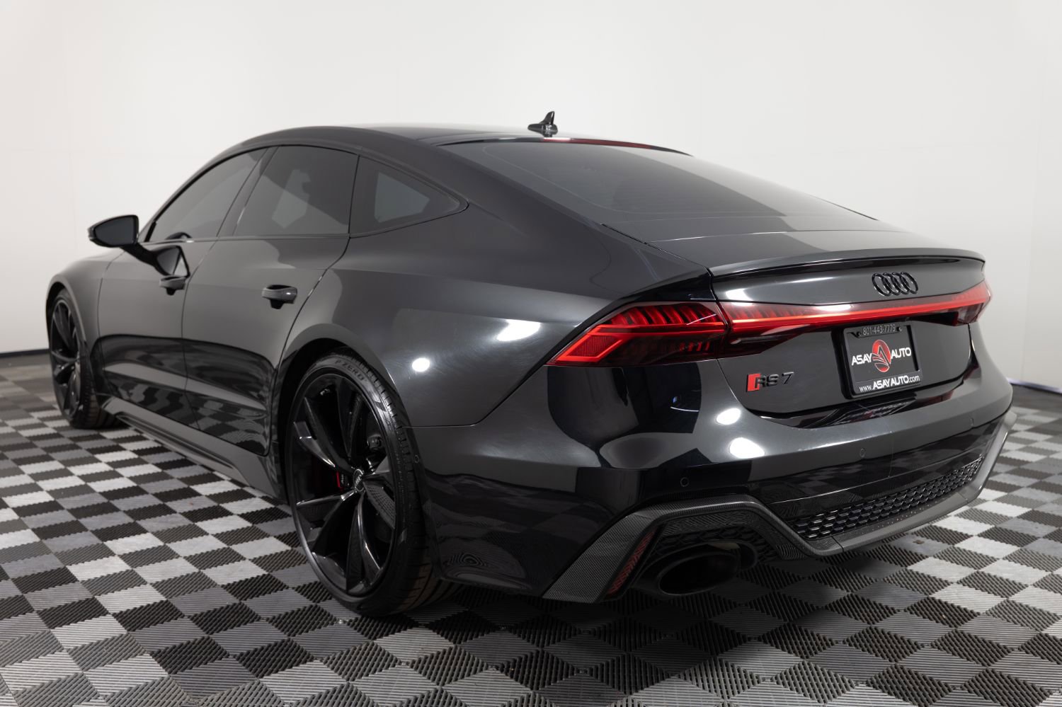 Used 2021 Audi RS 7 Sportback w/ Carbon Optic Package AWD/4WD image 4