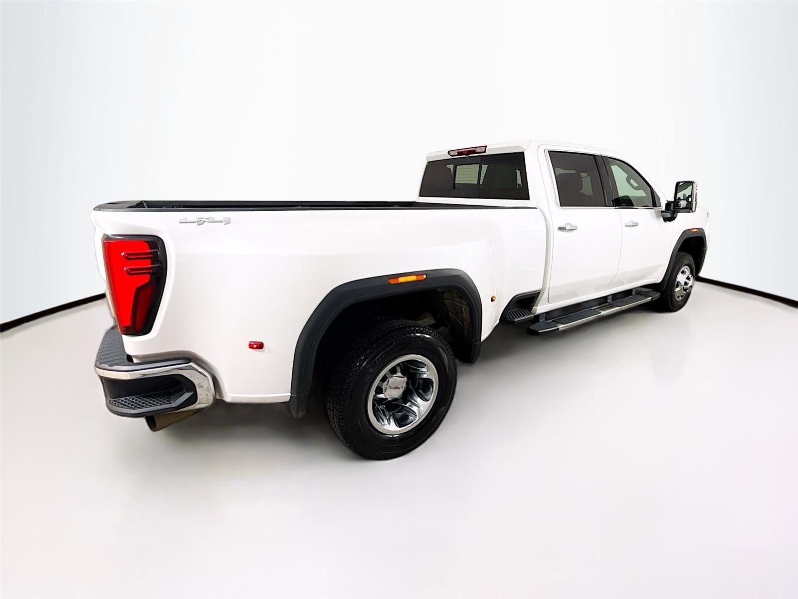 Used 2025 GMC Sierra 3500 SLT w/ SLT Convenience Package image 7