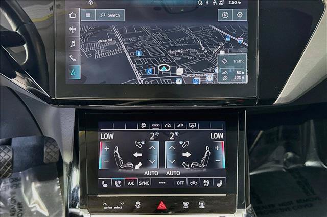 Used 2022 Audi e-tron Premium Plus w/ Premium Plus Package AWD/4WD image 13