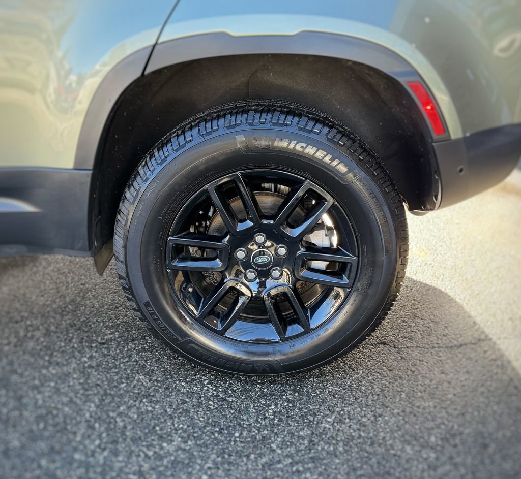 Used 2025 Land Rover Defender 110 S image 16