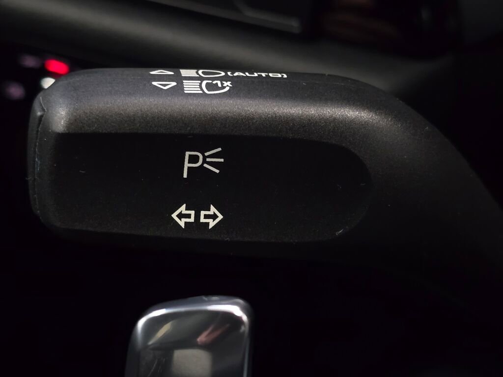 Certified 2024 Porsche Macan image 42