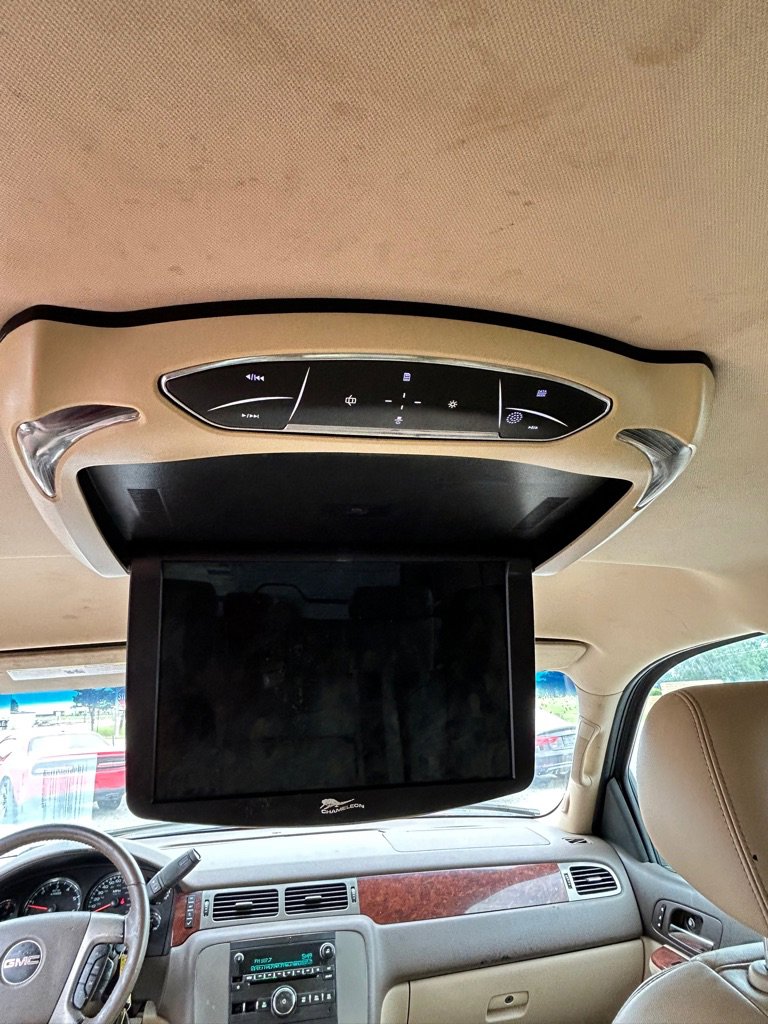 Used 2011 GMC Yukon XL SLT w/ SLT-2 Equipment Package image 14