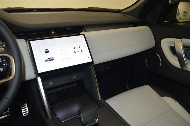 New 2026 Land Rover Discovery Sport Landmark image 25