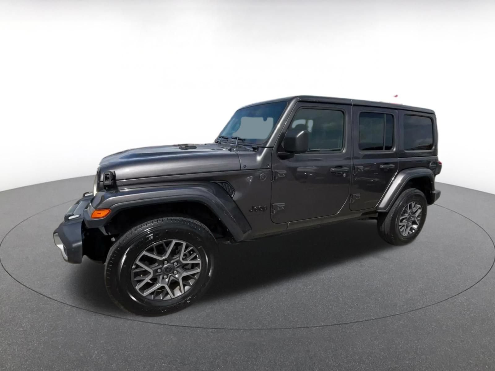Used 2025 Jeep Wrangler Unlimited Sahara AWD/4WD image 7