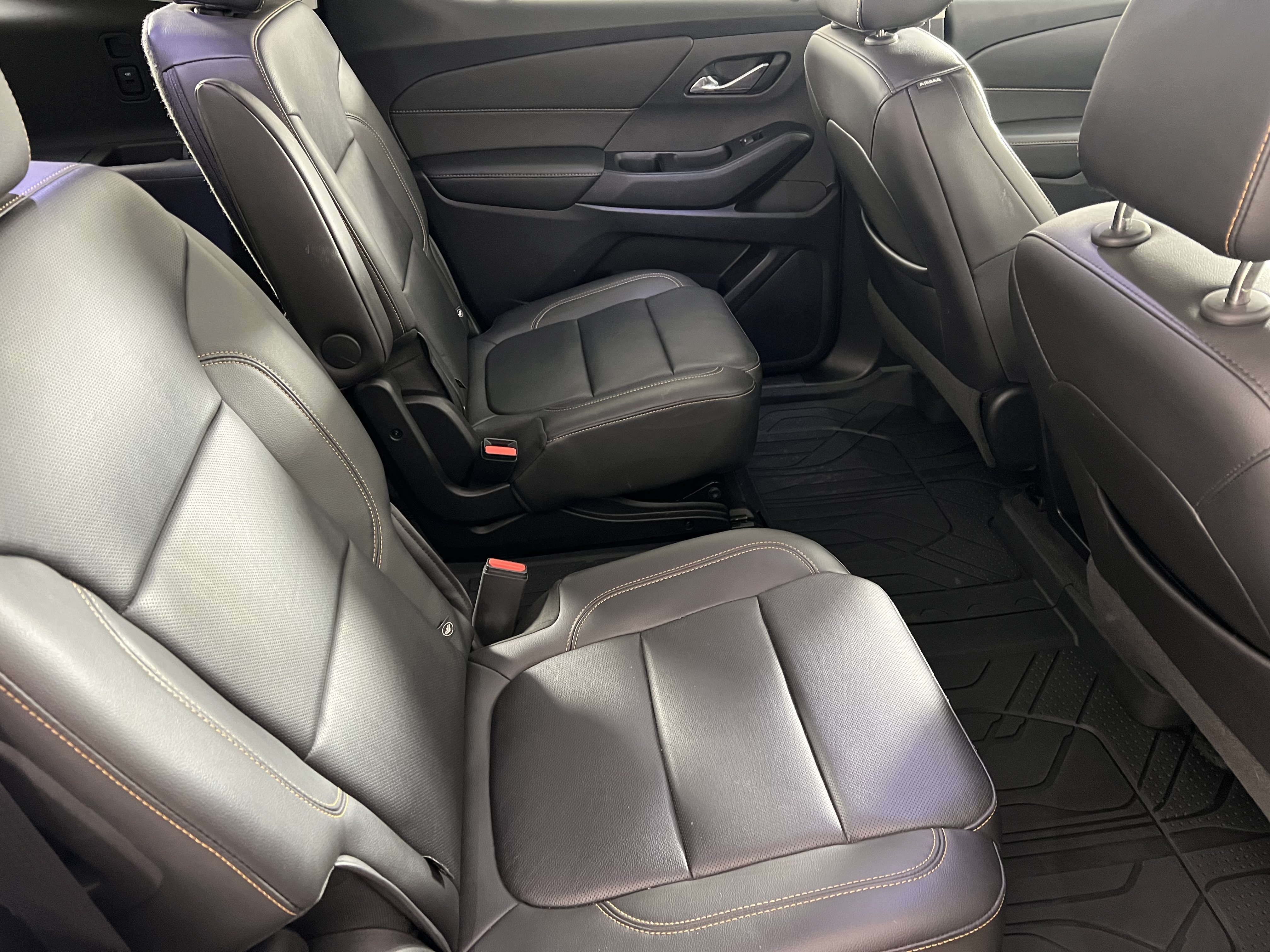 Used 2020 Chevrolet Traverse Premier w/ LPO, Floor Liner Package AWD/4WD image 24