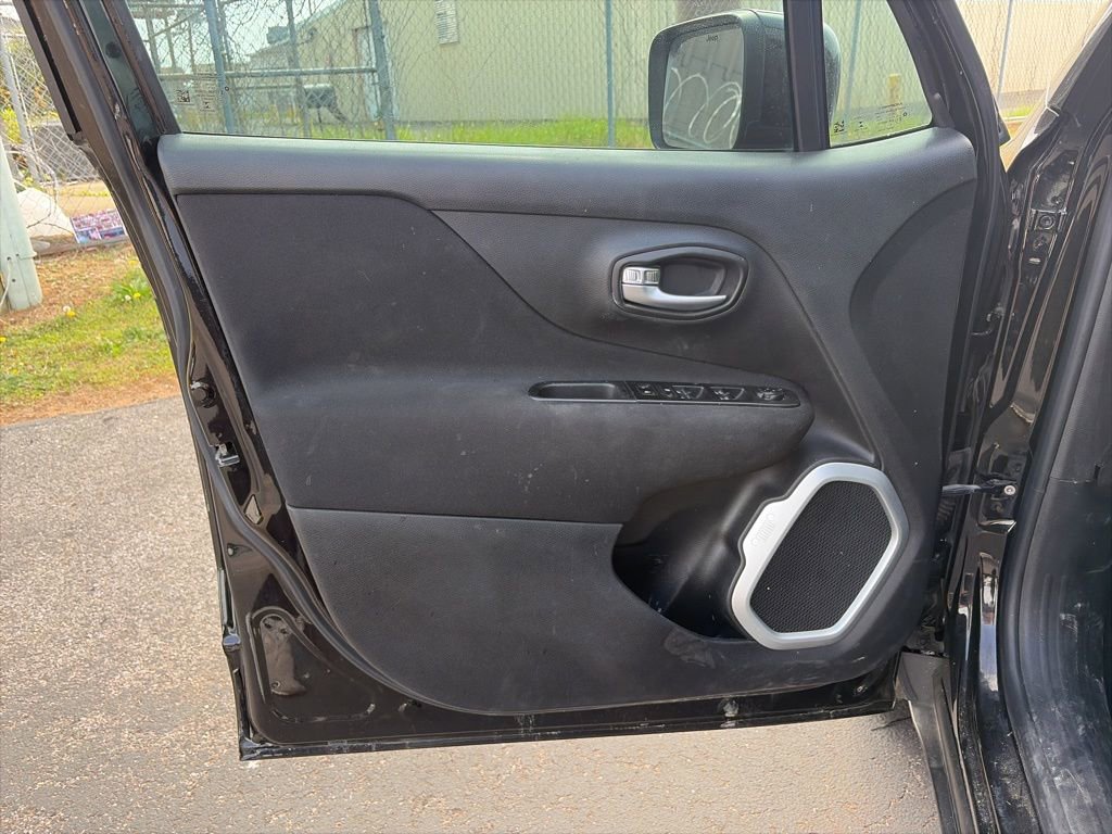 Used 2021 Jeep Renegade Latitude image 13