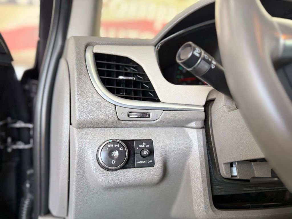 Used 2015 Chevrolet Traverse LTZ FWD image 26