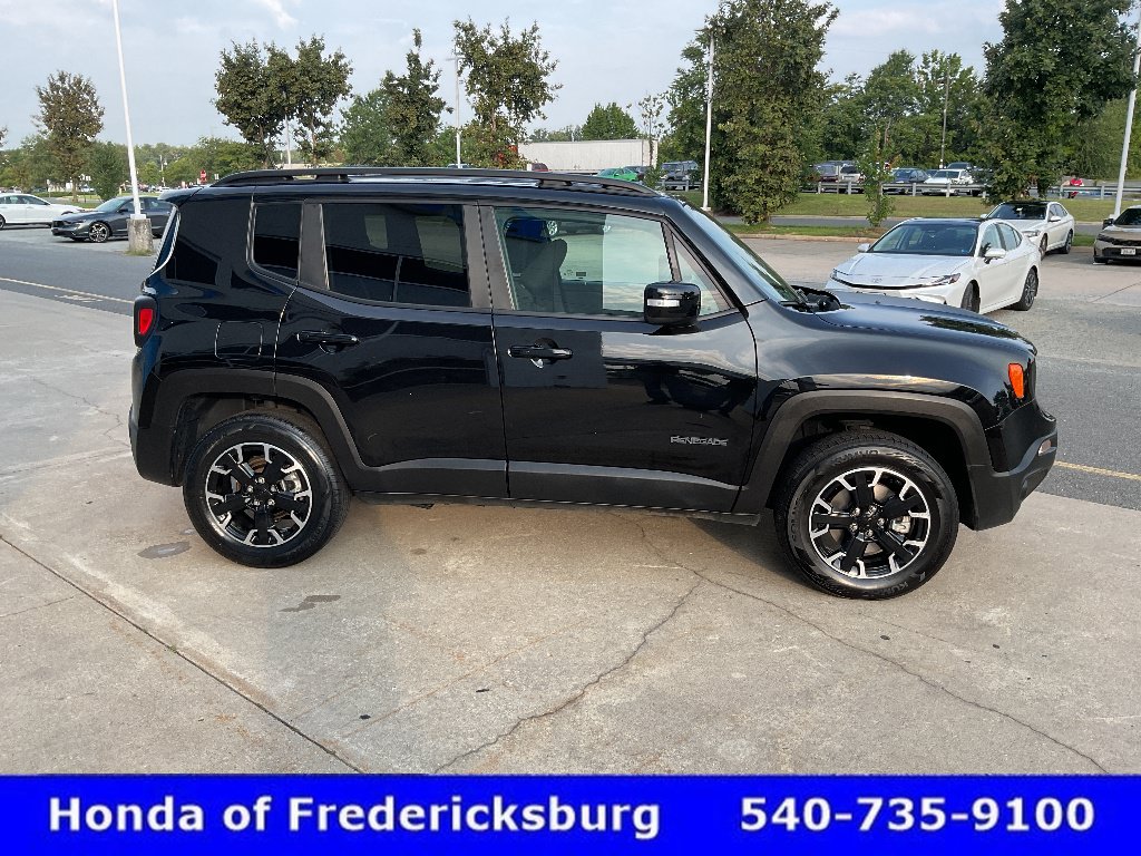 Used 2023 Jeep Renegade Latitude AWD/4WD image 7