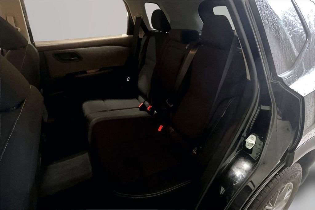 Used 2023 Nissan Rogue S image 22