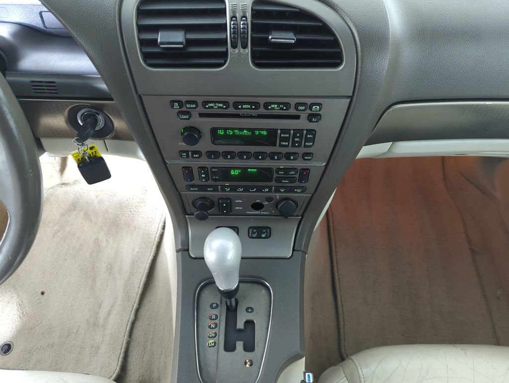 Used 2005 Ford Thunderbird 50th Anniversary image 13