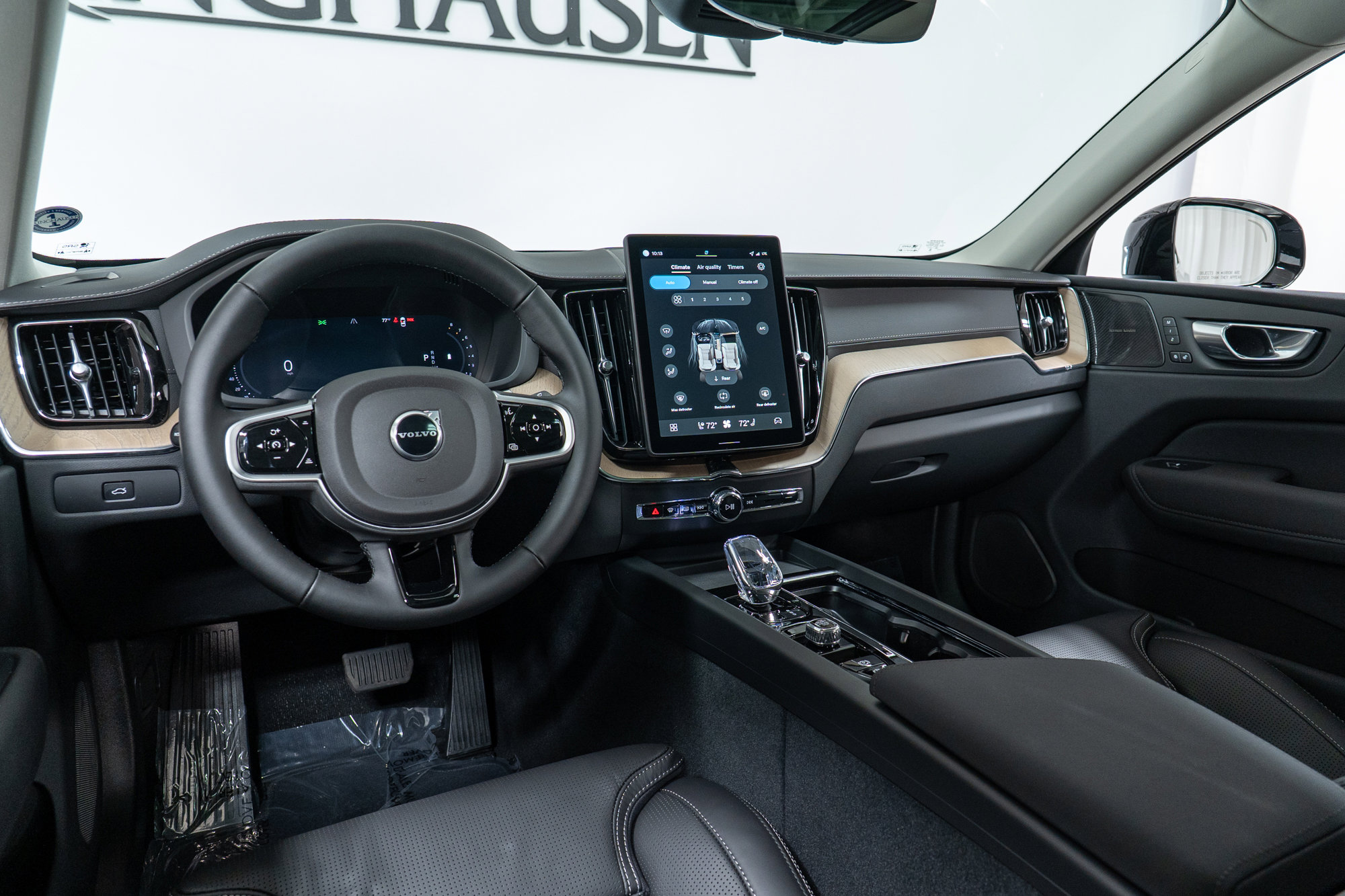 New 2026 Volvo XC60 B5 Ultra w/ Climate Package image 16