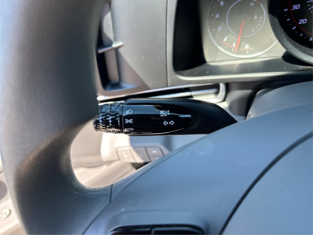 Used 2022 Hyundai Elantra SE FWD image 28