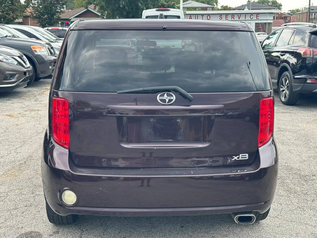 Used 2010 Scion xB FWD image 7