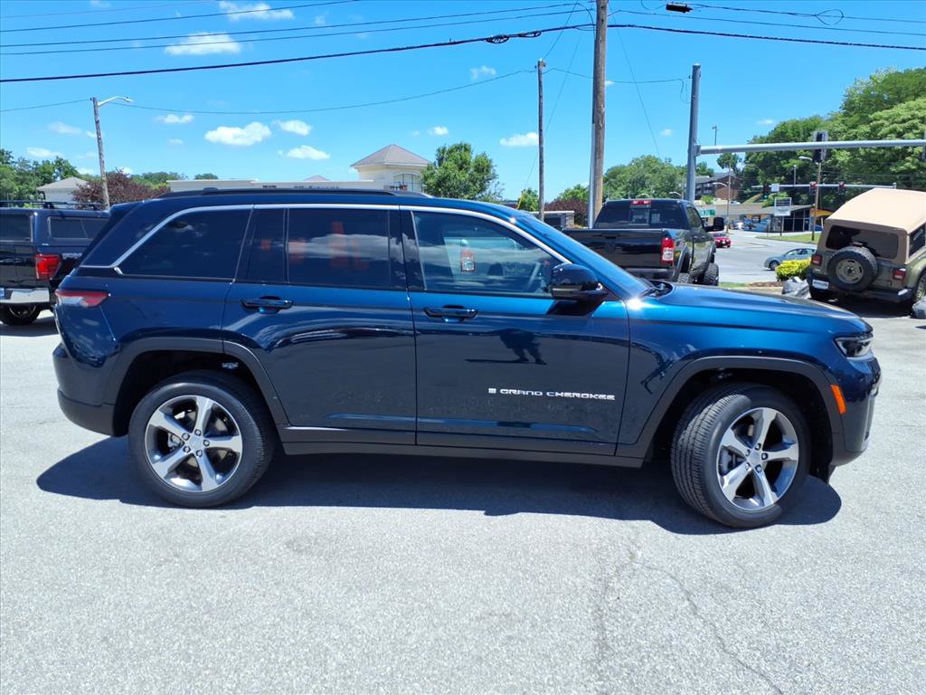 New 2026 Jeep Grand Cherokee Limited AWD/4WD image 3