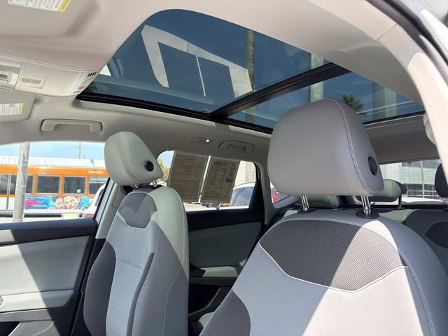 Certified 2023 Volkswagen Taos SE w/ Panoramic Sunroof Package FWD image 17