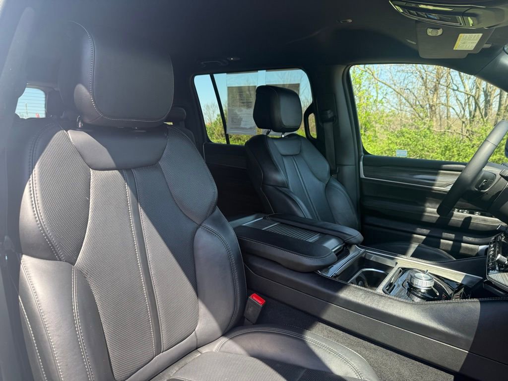 Used 2024 Jeep Wagoneer Series II w/ Flexible Seating Group AWD/4WD image 25