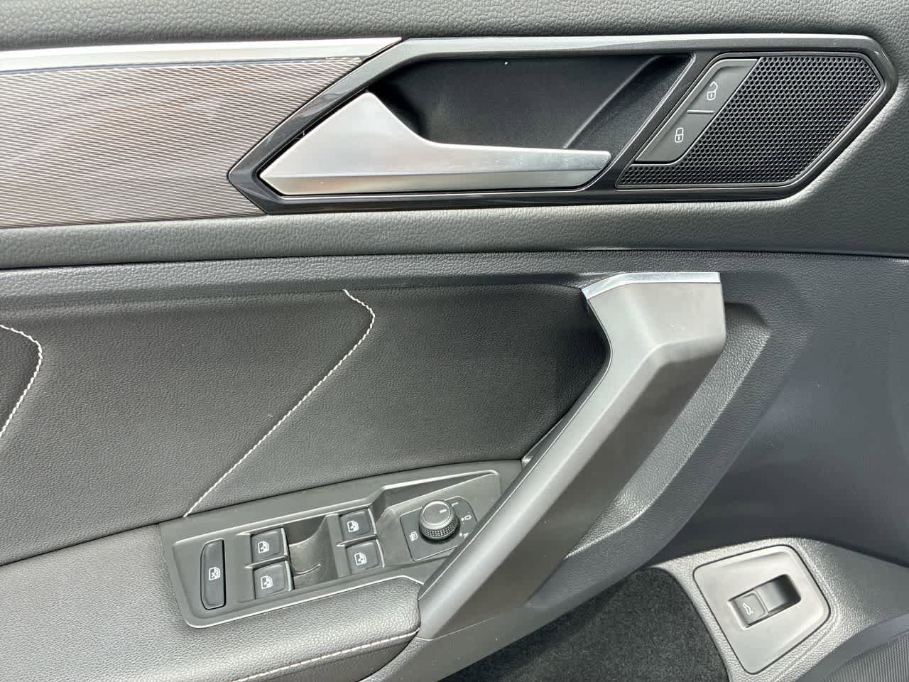 Used 2022 Volkswagen Tiguan SE R-Line image 23