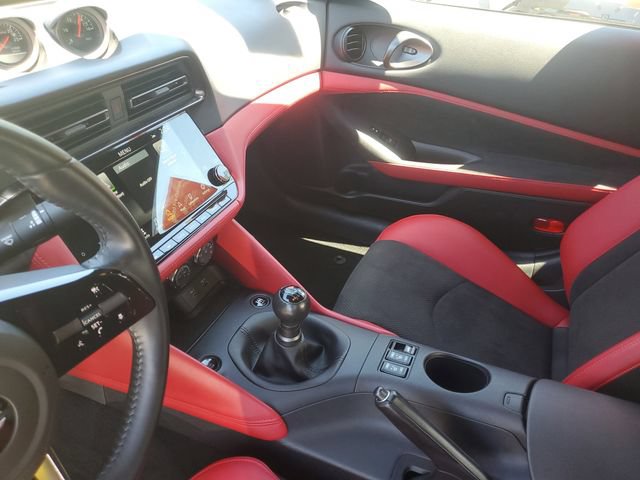 Certified 2024 Nissan Z Performance w/ Floor Mat Package RWD image 17