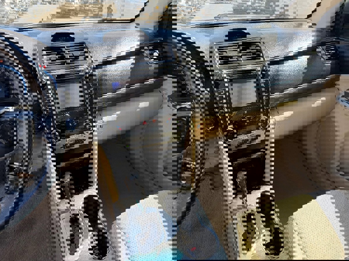 Used 2012 Toyota Camry XLE w/ Leather Pkg image 16