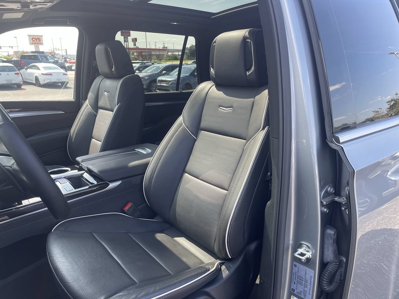 Used 2025 Cadillac Escalade Premium Luxury AWD/4WD image 20