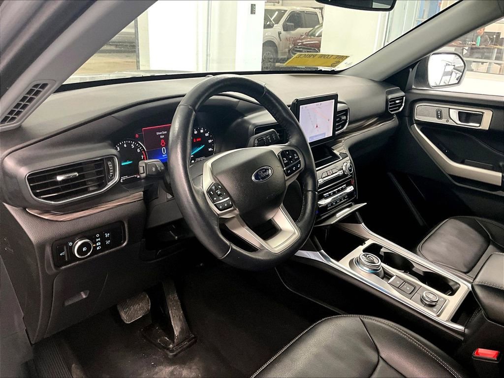 Used 2023 Ford Explorer Limited image 8
