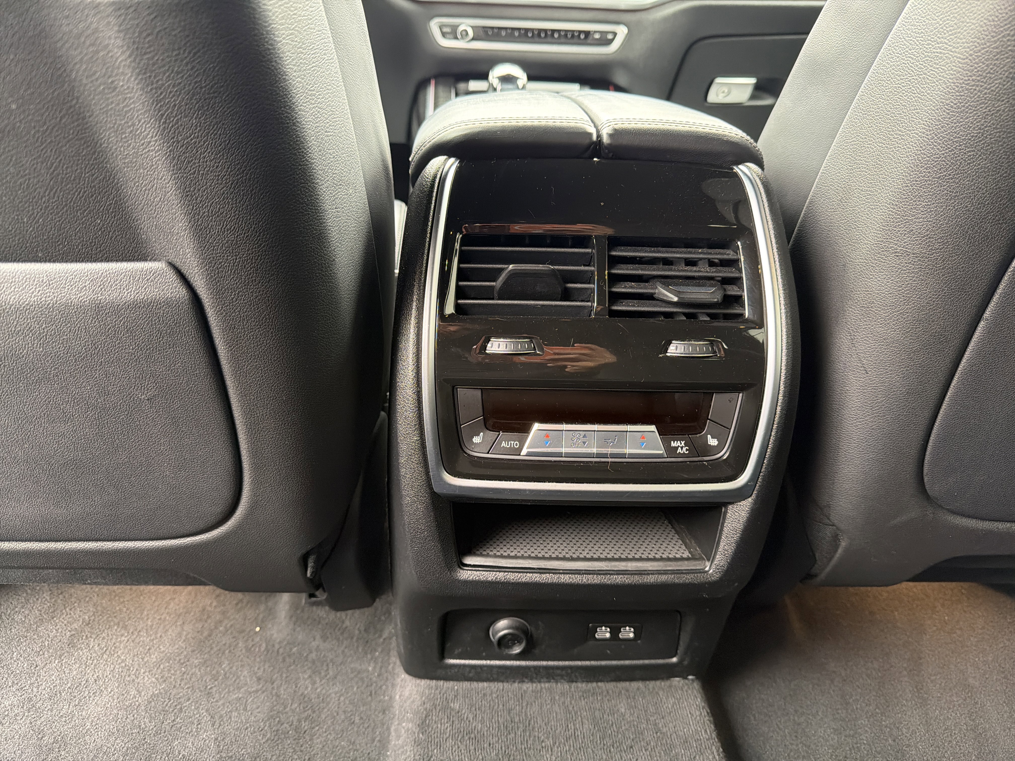 Used 2022 BMW X7 M50i w/ Cold Weather Package image 23