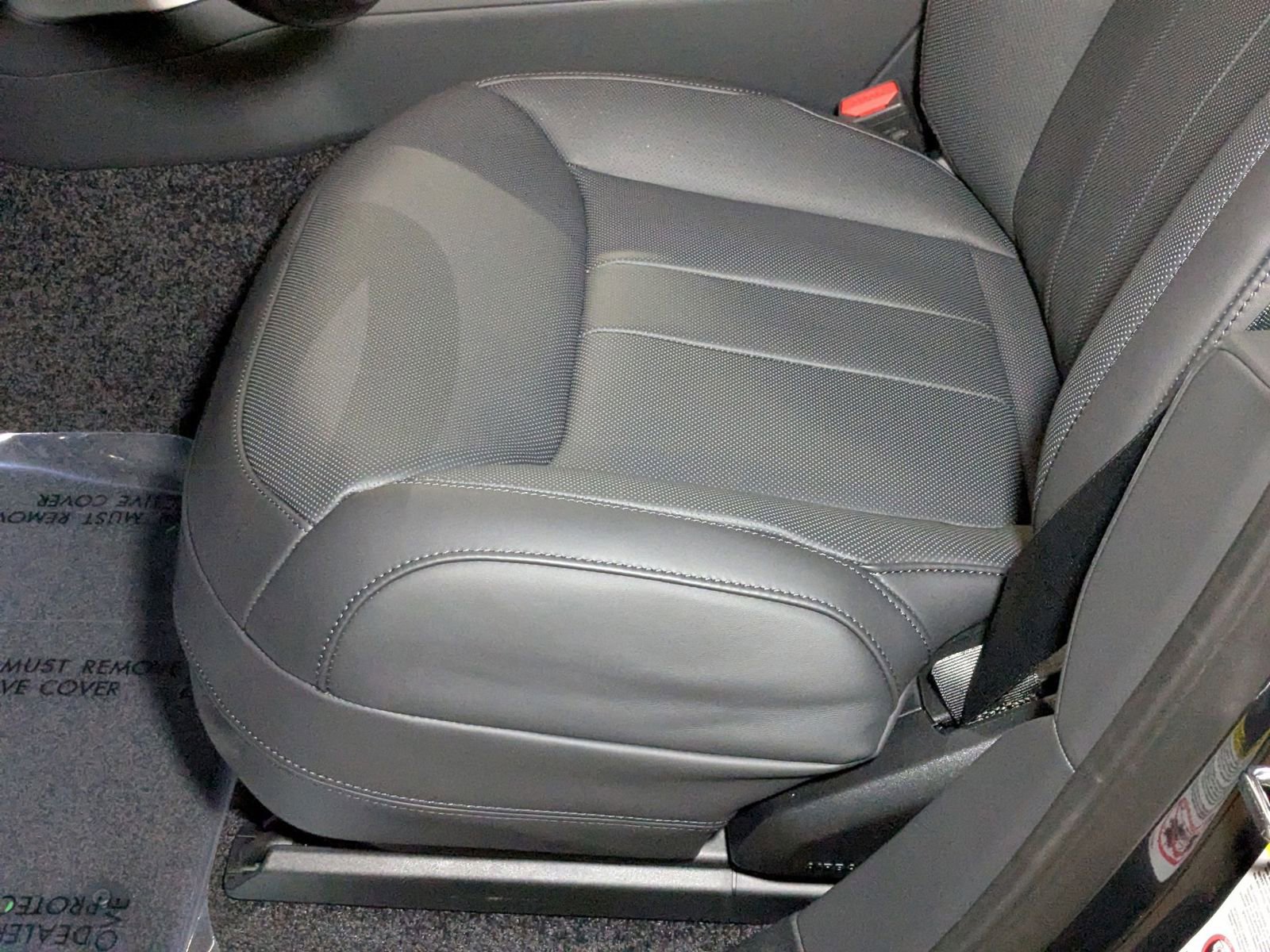 New 2025 Land Rover Range Rover Long Wheelbase SE image 4