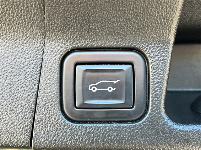 Used 2023 GMC Acadia SLE w/ Driver Convenience Package image 19