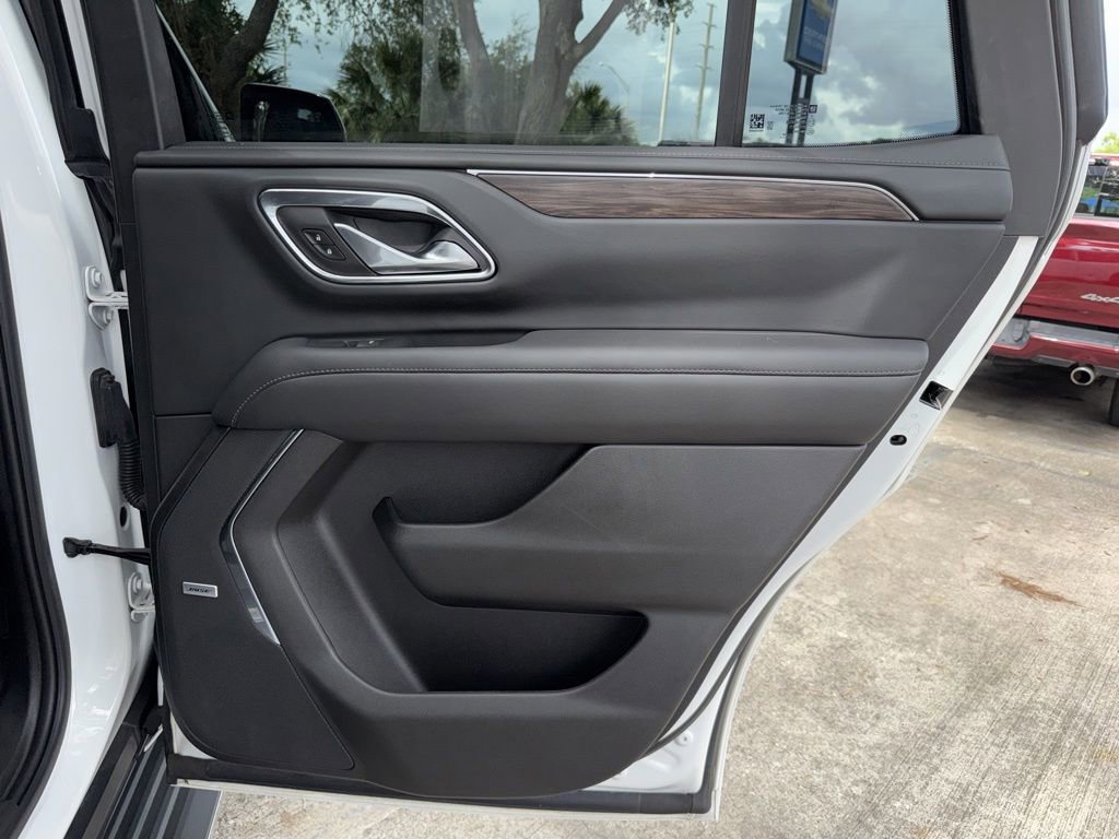 Used 2022 Chevrolet Tahoe LT w/ Luxury Package RWD image 45