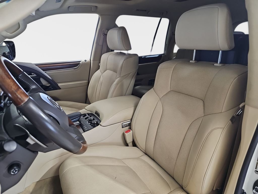 Used 2020 Lexus LX 570 4WD w/ Luxury Package image 18