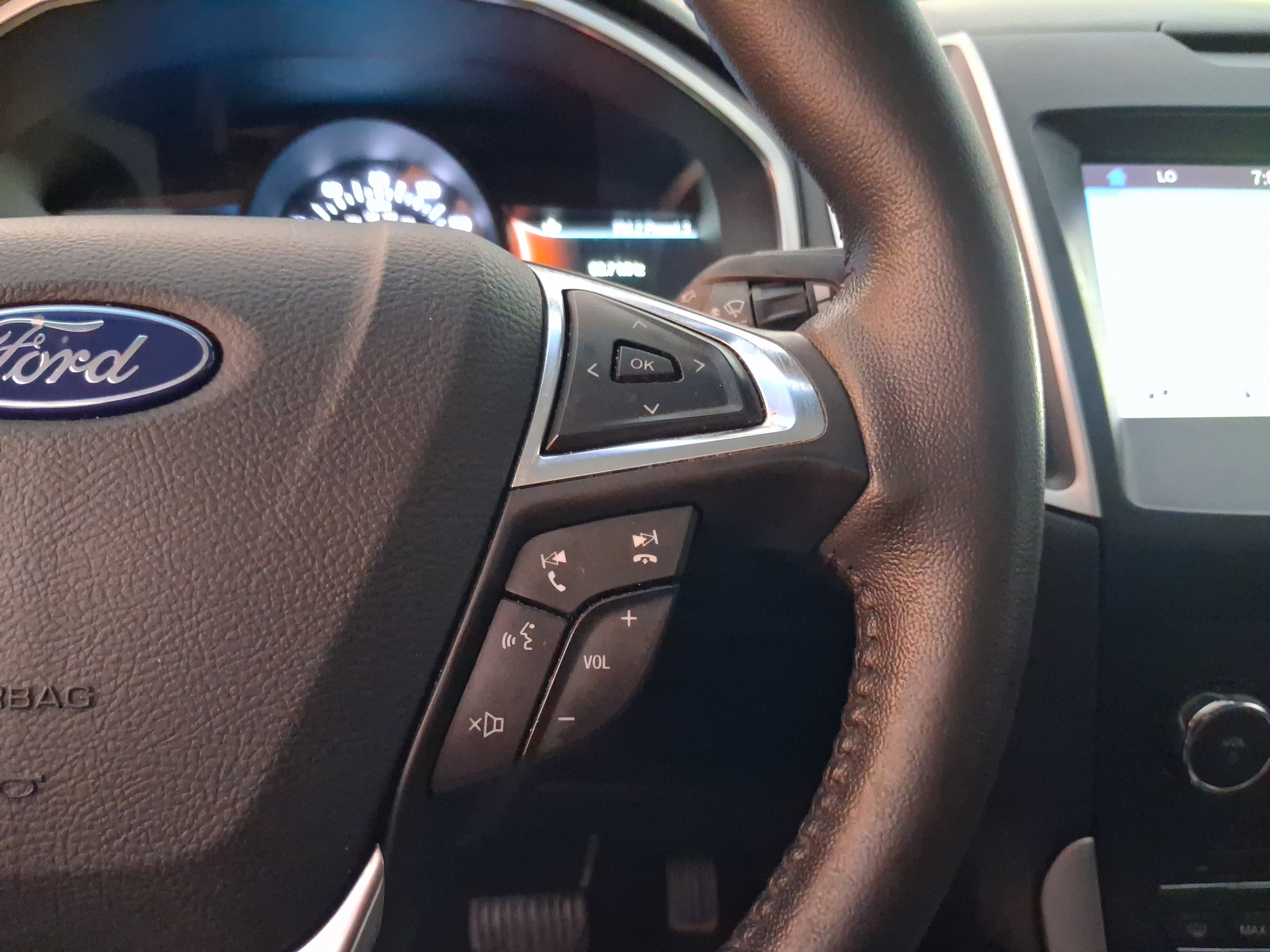 Used 2019 Ford Edge SEL w/ Equipment Group 201A FWD image 17