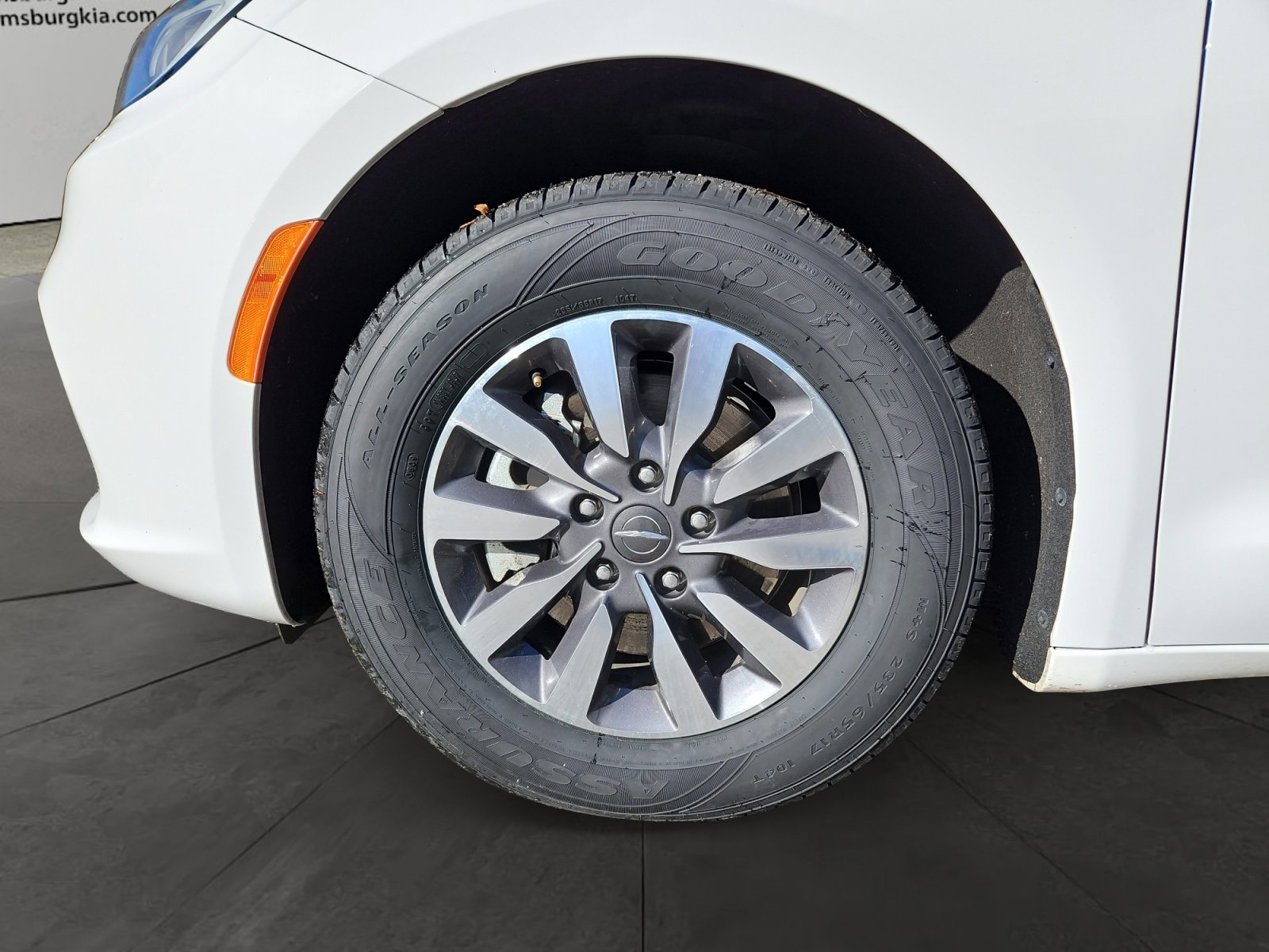 Used 2024 Chrysler Pacifica Select image 14