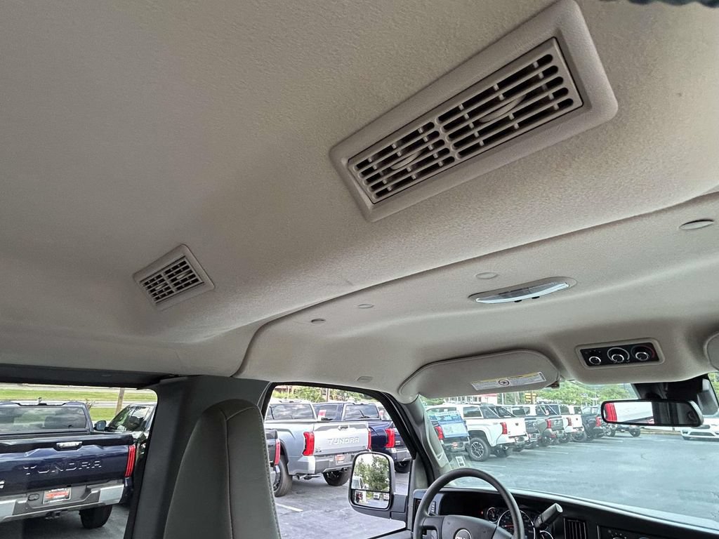 Used 2026 GMC Savana 3500 LT w/ LT Preferred Equipment Group RWD image 17