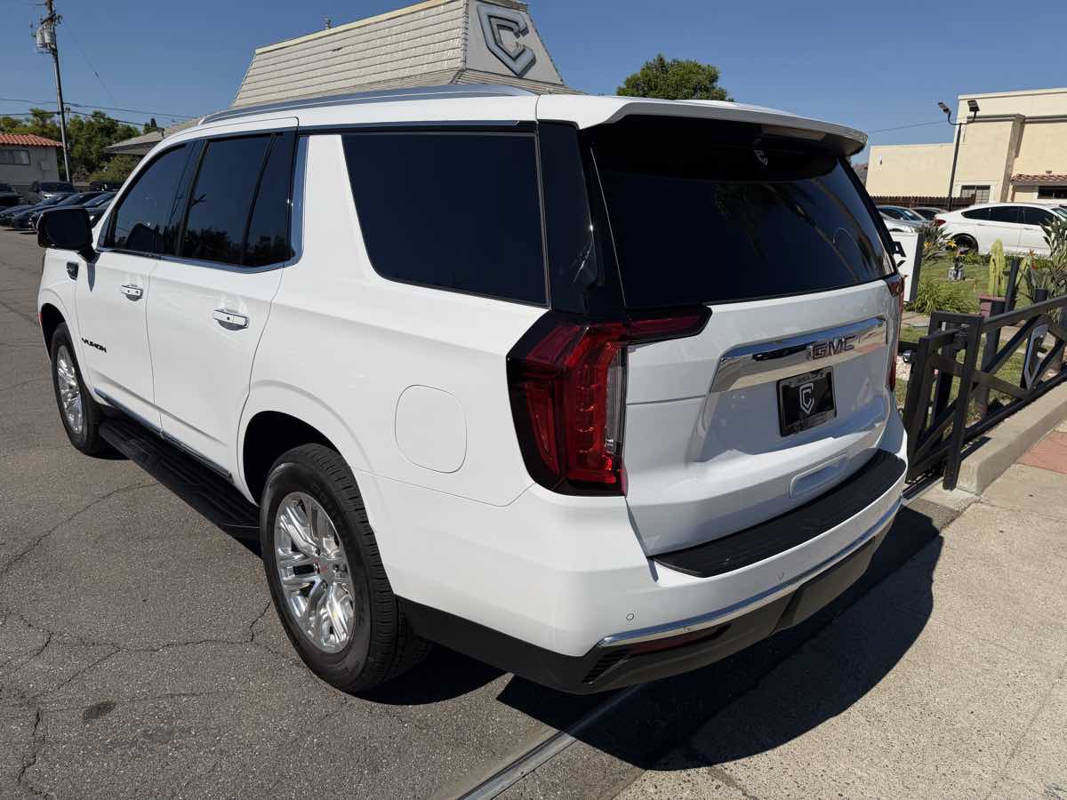 Used 2023 GMC Yukon SLT w/ SLT Premium Package RWD image 3