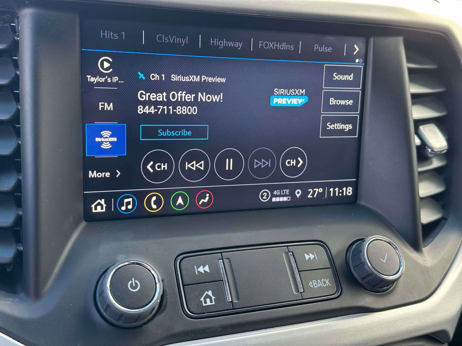 Used 2023 GMC Acadia SLT w/ Elevation Edition image 24