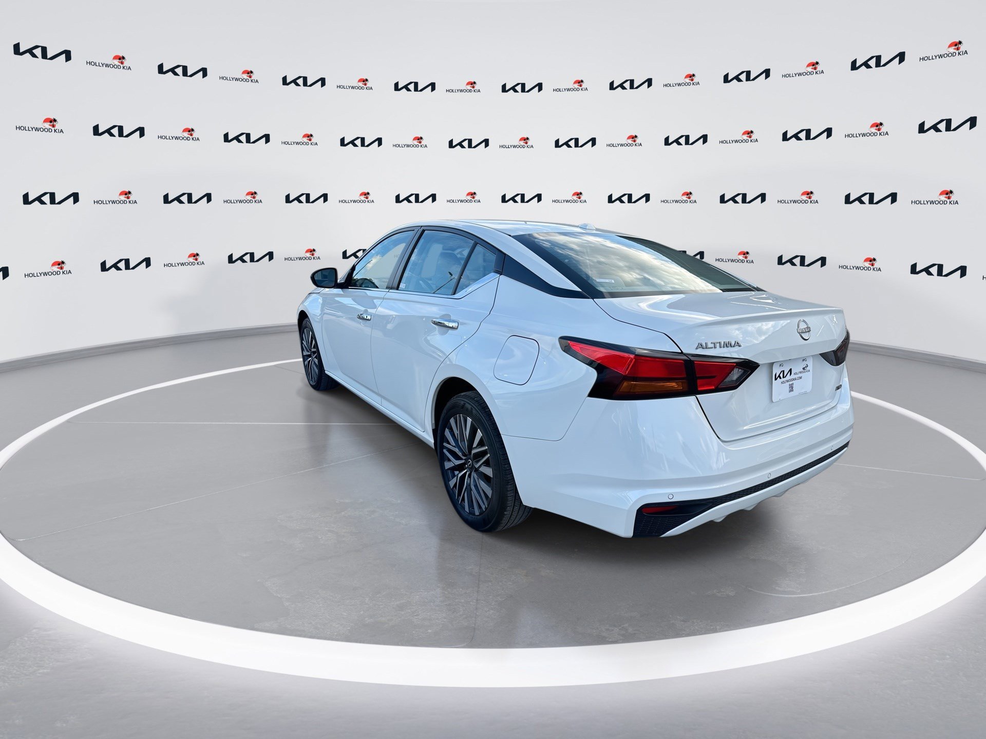Used 2024 Nissan Altima 2.5 SV AWD/4WD image 6