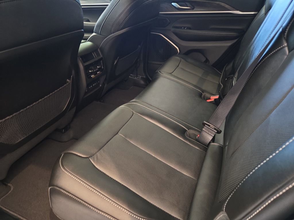 New 2026 Jeep Grand Cherokee Limited AWD/4WD image 13
