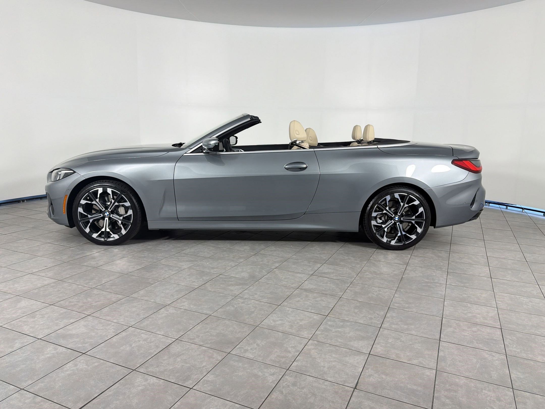 Certified 2025 BMW 430i Convertible RWD image 2