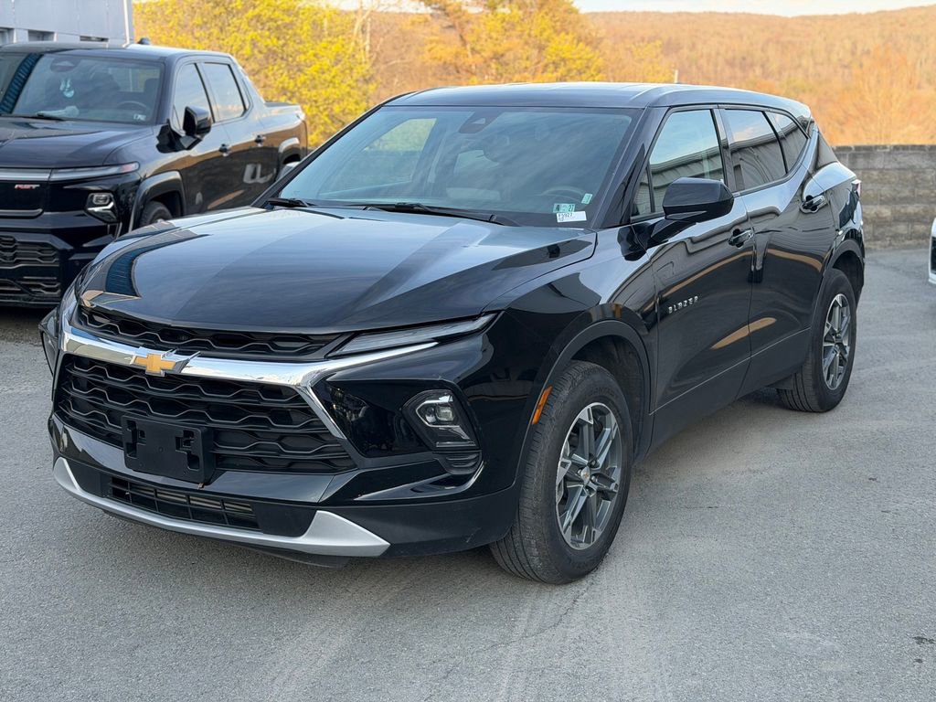Used 2025 Chevrolet Blazer LT AWD/4WD image 1
