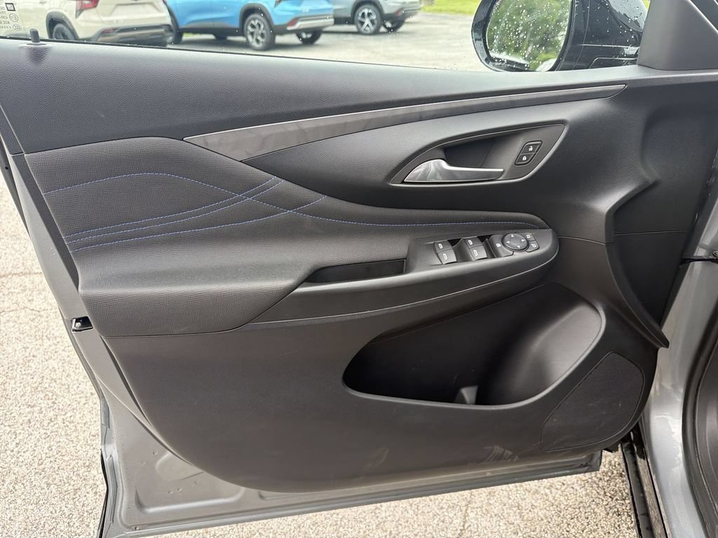 Used 2025 Buick Envista Sport Touring FWD image 21