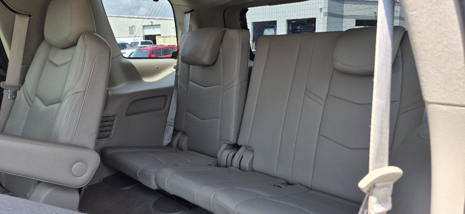 Used 2018 Cadillac Escalade Luxury AWD/4WD image 8