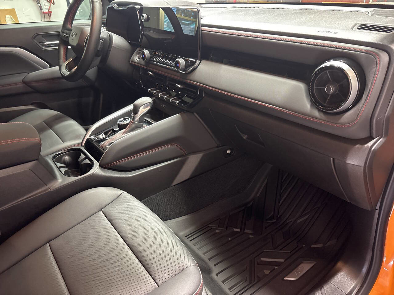 Used 2025 Chevrolet Colorado Z71 w/ Z71 Convenience Package 2 image 10