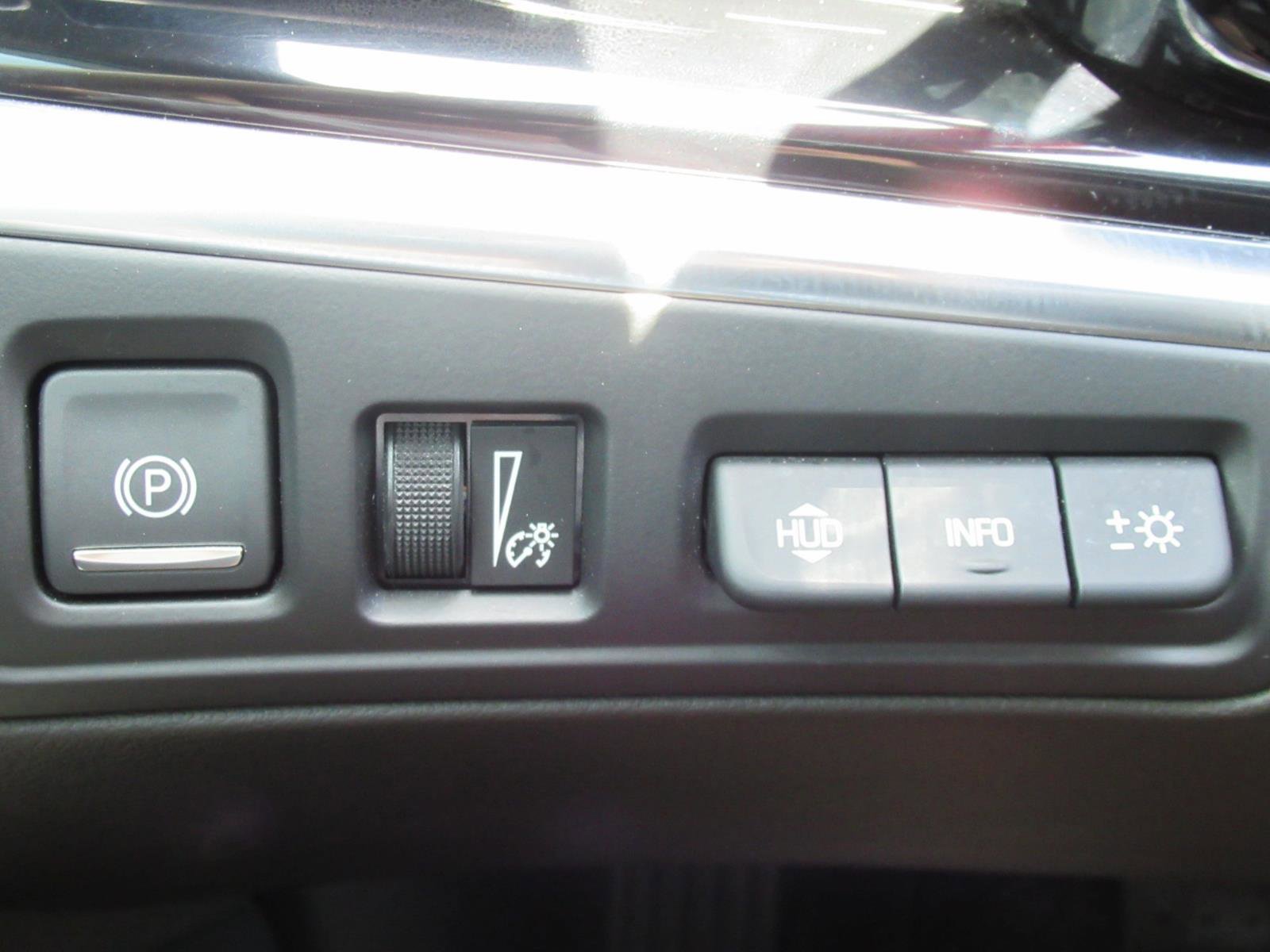 Used 2022 Cadillac XT6 Premium Luxury w/ Technology Package FWD image 21