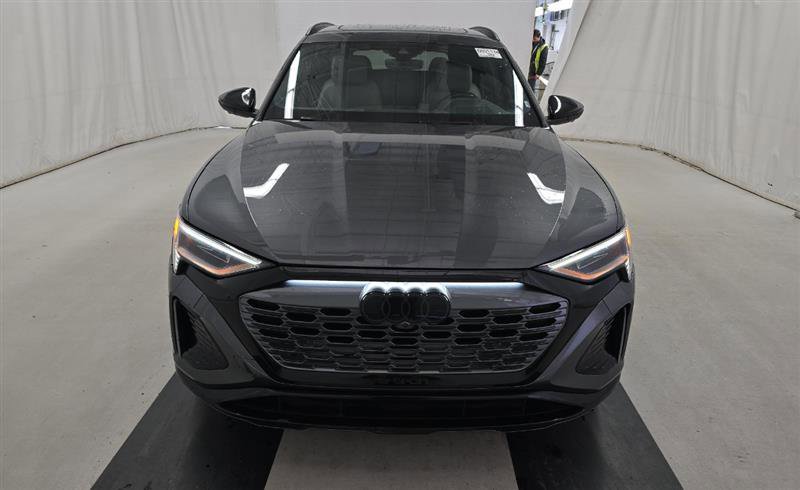 Used 2024 Audi Q8 e-tron Prestige image 5