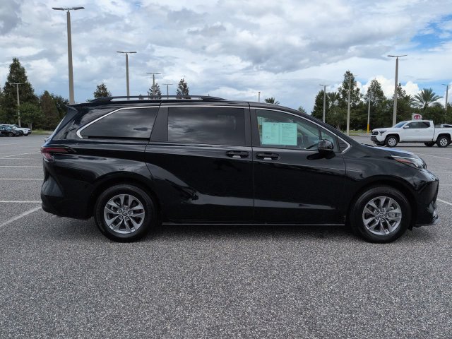 Certified 2025 Toyota Sienna LE w/ LE Plus Package AWD/4WD image 3