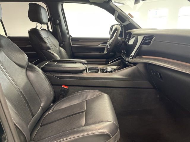 Used 2024 Jeep Wagoneer L Series II w/ Flexible Seating Group image 31