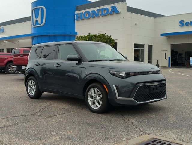 Used 2024 Kia Soul LX w/ Option Group 015 FWD image 2